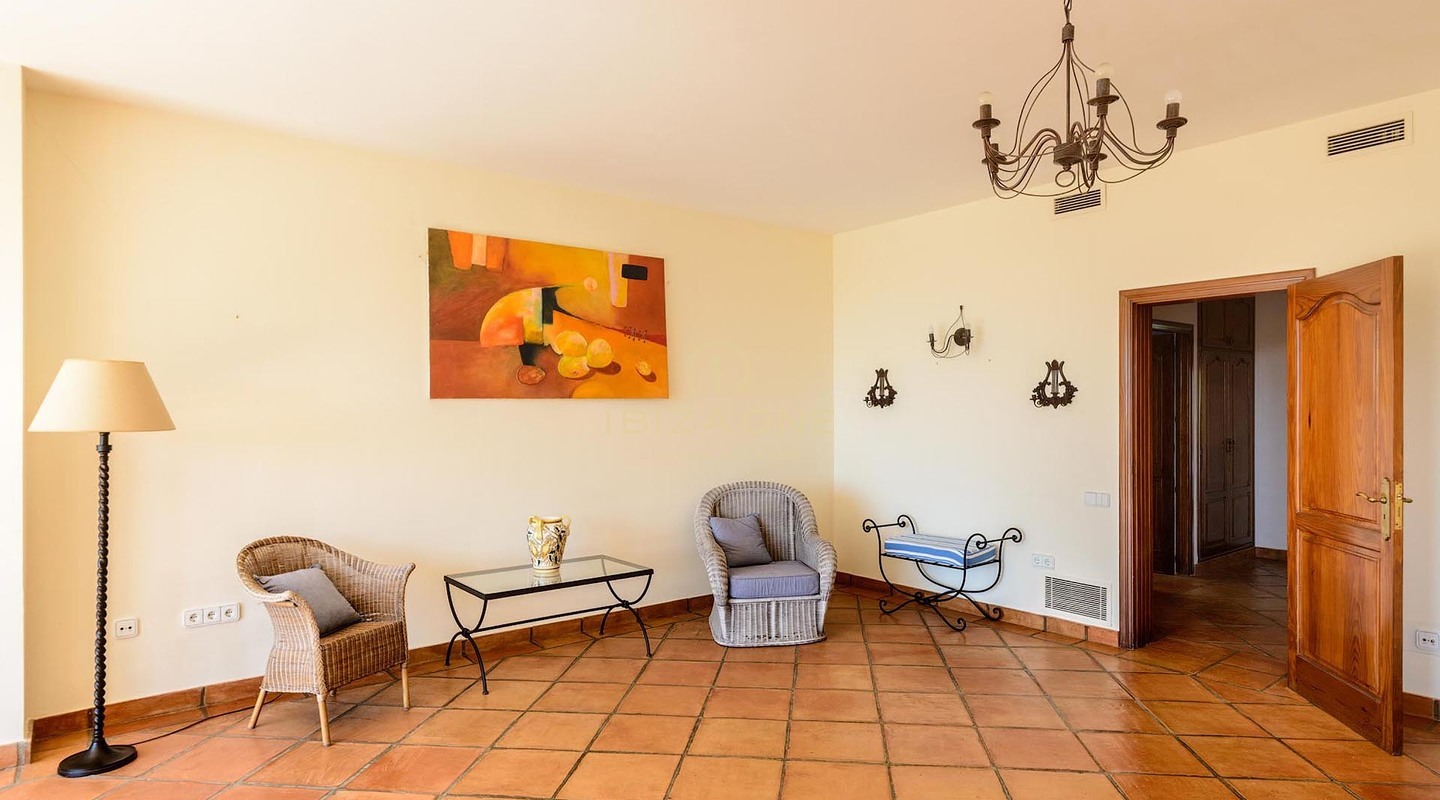 Excepcional villa de lujo en urbanización cerrada con vistas al mar, Formentera e Ibiza ciudad a la venta