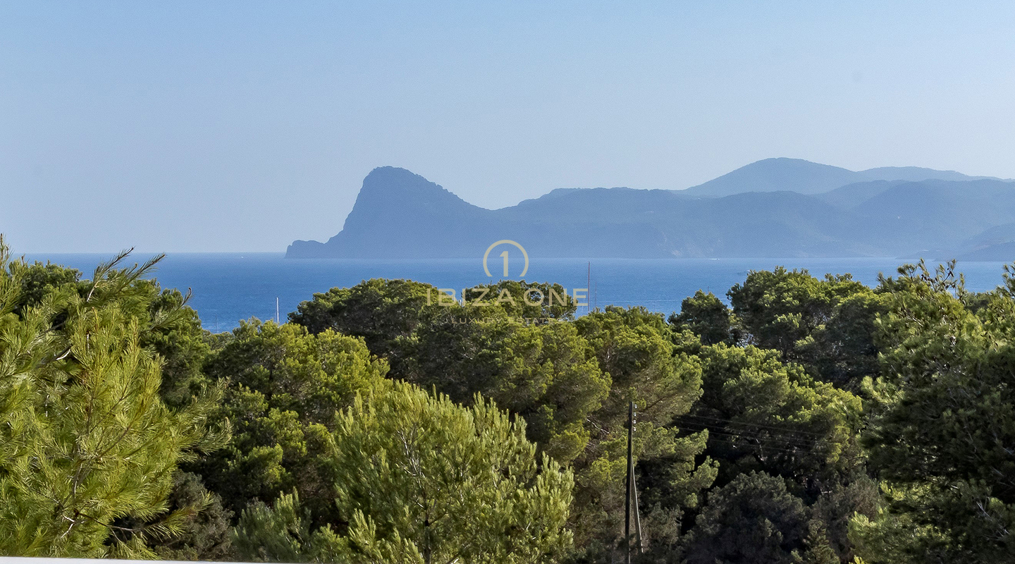 Splendida villa di lusso nuovissima situata tra Cala Conta e Cala Bassa in vendita