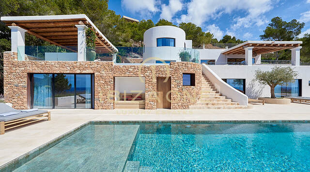 Wonderful first line villa with sea access and private beach for sale