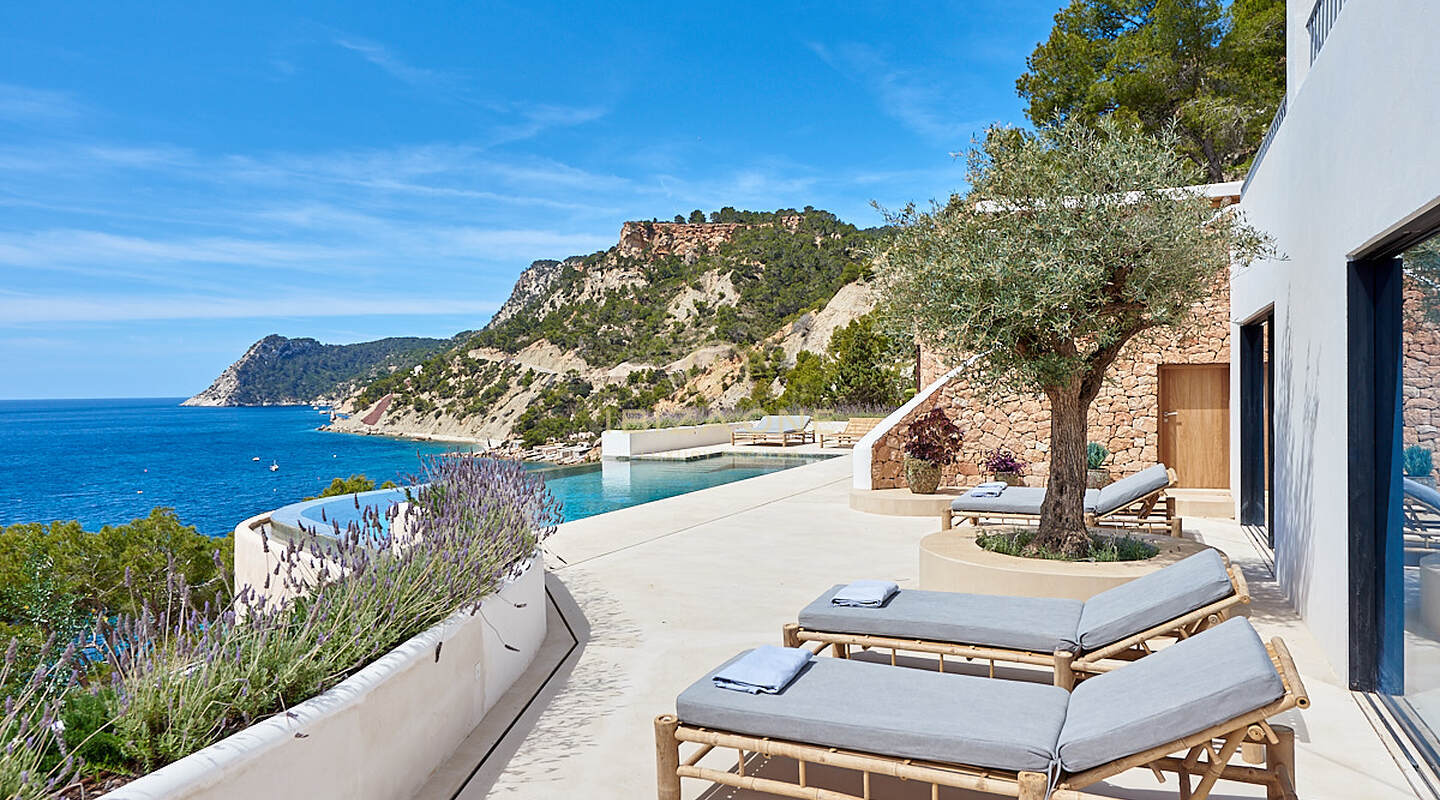 Wonderful first line villa with sea access and private beach for sale