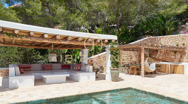 Wunderschöne erste Meerelinie Villa mit Meerzugang und privat Strand zum Verkauf