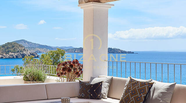 Wonderful first line villa with sea access and private beach for sale