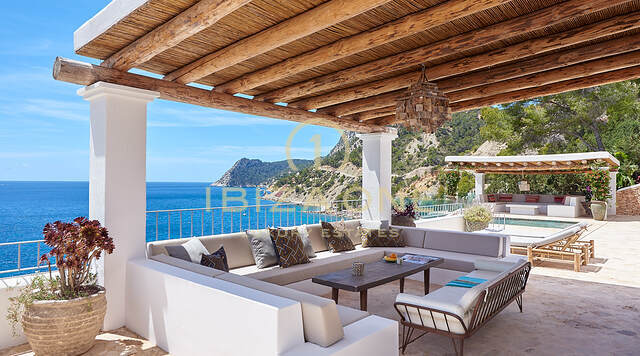 Wonderful first line villa with sea access and private beach for sale