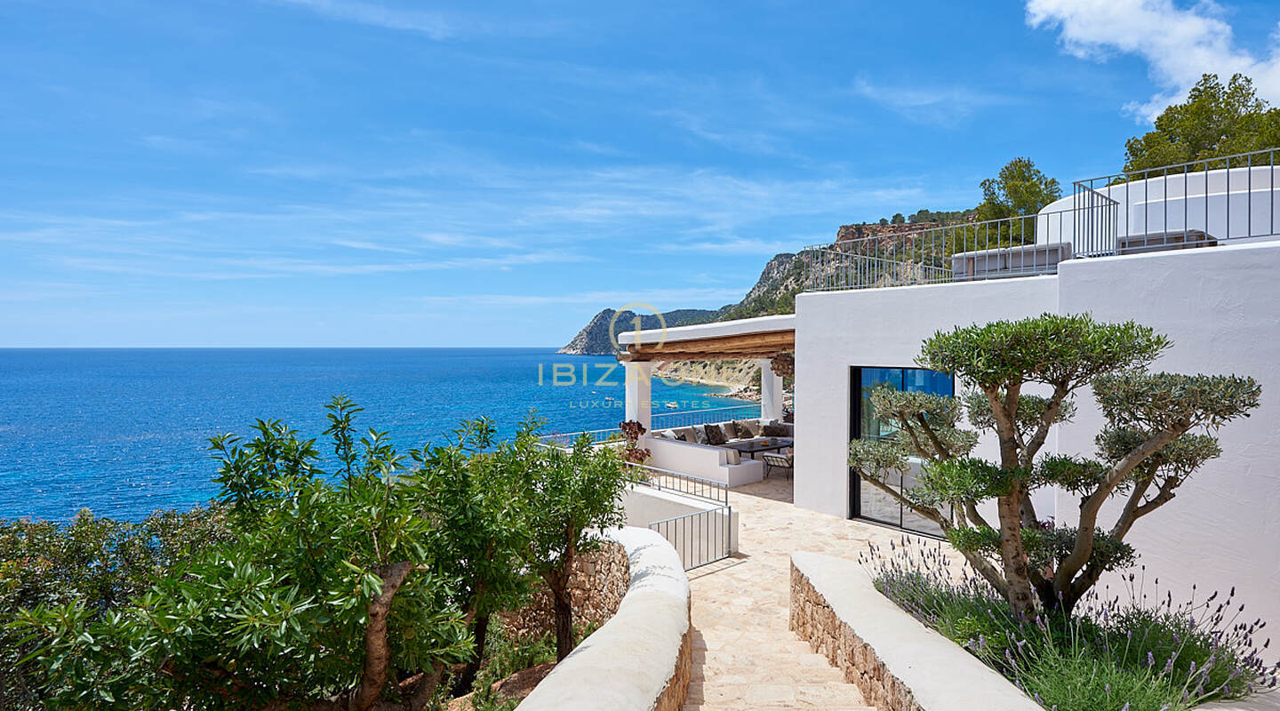 Wonderful first line villa with sea access and private beach for sale