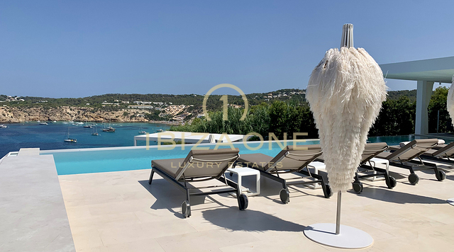 Prächtige,  exklusive und erste Meereslinie Villa im Südwesten der Insel zu verkaufen