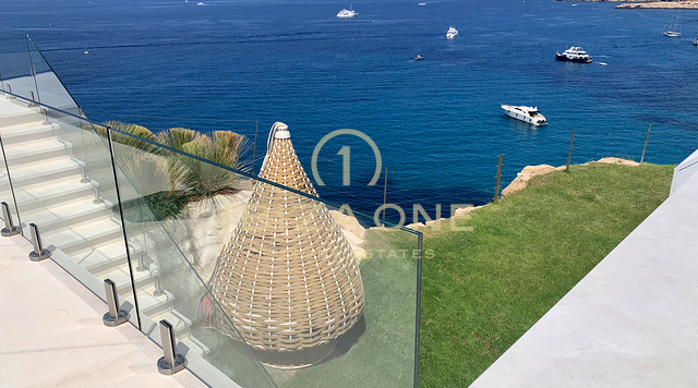Magnifique villa exclusive et de première ligne dans le sud-ouest de l'île à vendre