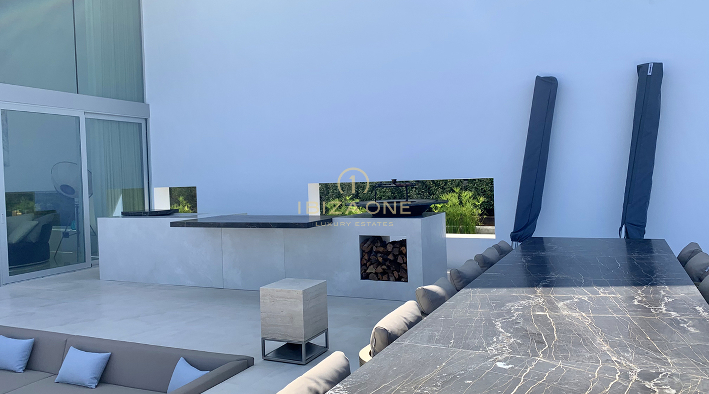 Magnificent, exclusive and first line villa  in the southwest of the island for sale