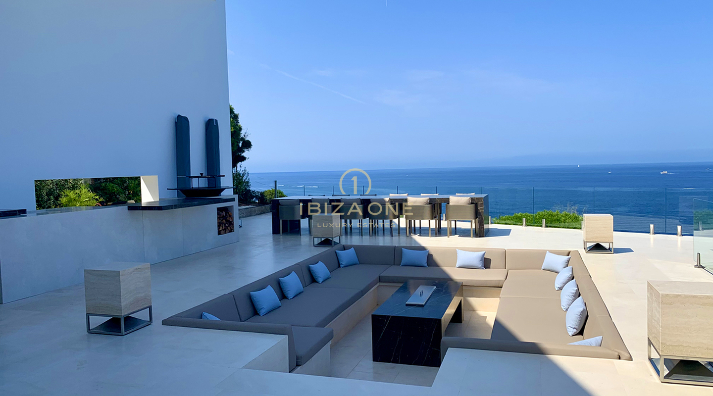 Schitterende, exclusieve en eerstelijns villa in het zuidwesten van het eiland te koop