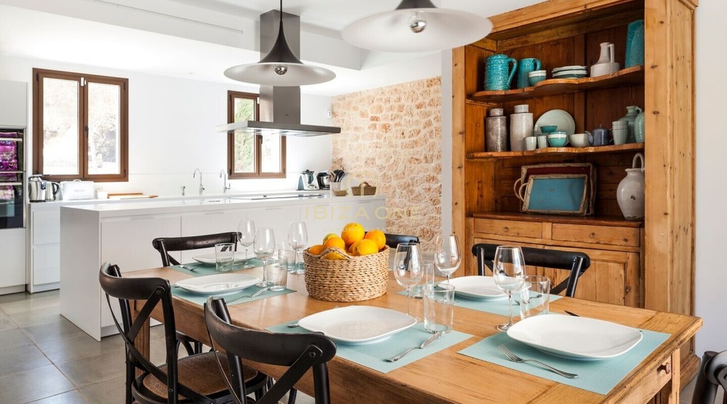 Lujosa finca de nueva construcción en una ubicación tranquila y céntrica en venta, Ibiza