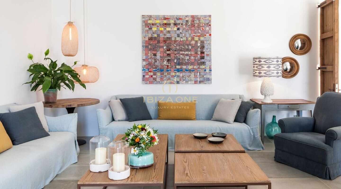 Luxe nieuw gebouwde finca op een rustige en centrale locatie te koop, Ibiza