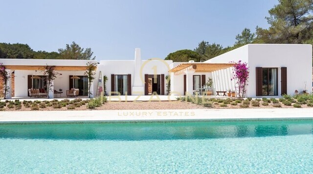 Finca luxueuse de construction récente dans un endroit calme et central à vendre, Ibiza