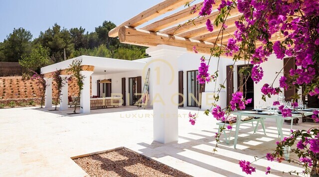 Luxuriöse Neubau-Finca in ruhiger und zentraler Lage zu verkaufen, Ibiza