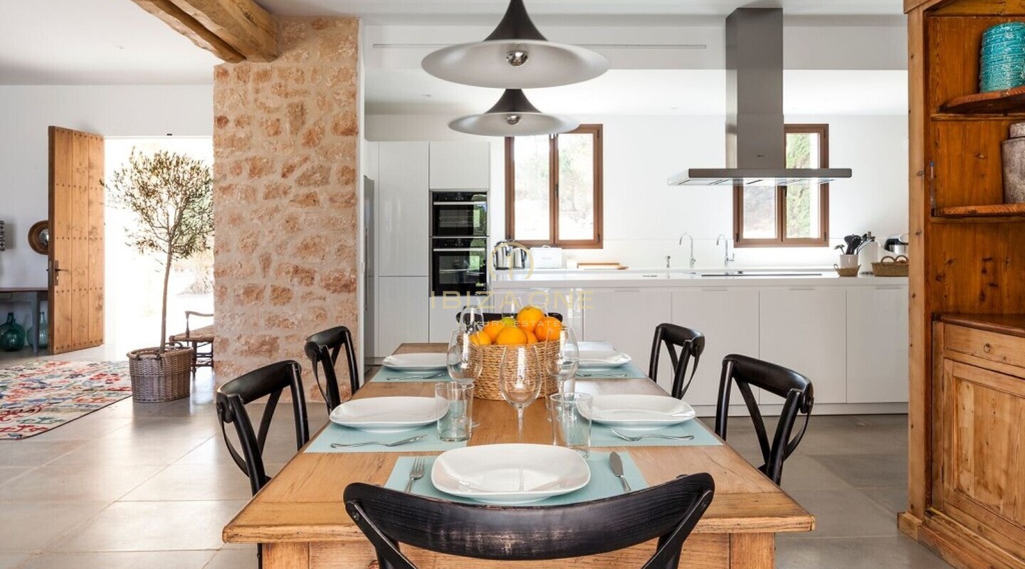 Finca luxueuse de construction récente dans un endroit calme et central à vendre, Ibiza