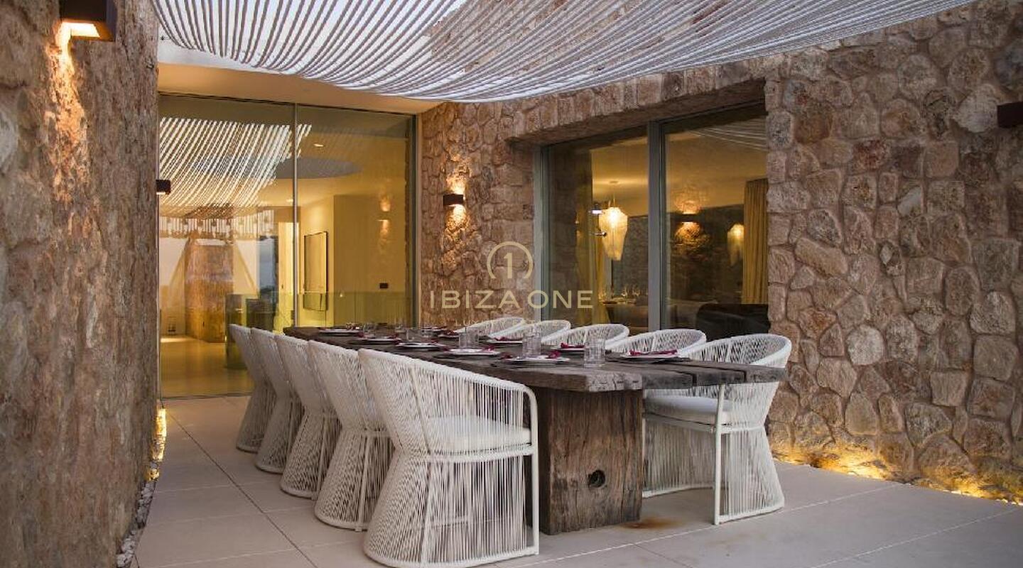 Fantastique villa de luxe avec vue sur la mer et licence touristique à vendre