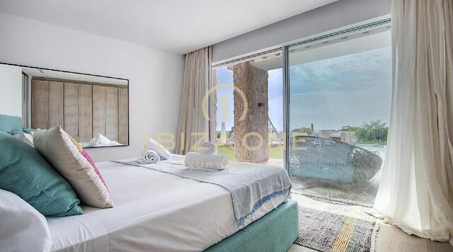 Fantastic luxury villa with sea views and tourist license for sale