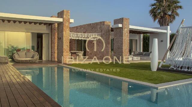 Fantastique villa de luxe avec vue sur la mer et licence touristique à vendre