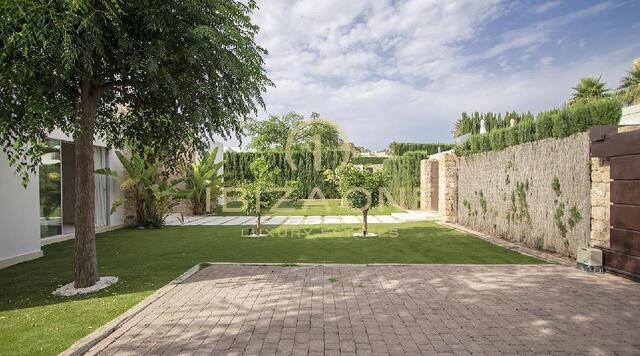 Fantástica villa de lujo con vistas al mar y licencia turística en venta