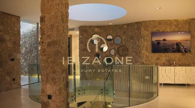 Fantastique villa de luxe avec vue sur la mer et licence touristique à vendre