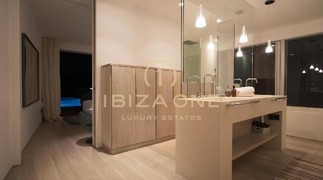 Fantastic luxury villa with sea views and tourist license for sale
