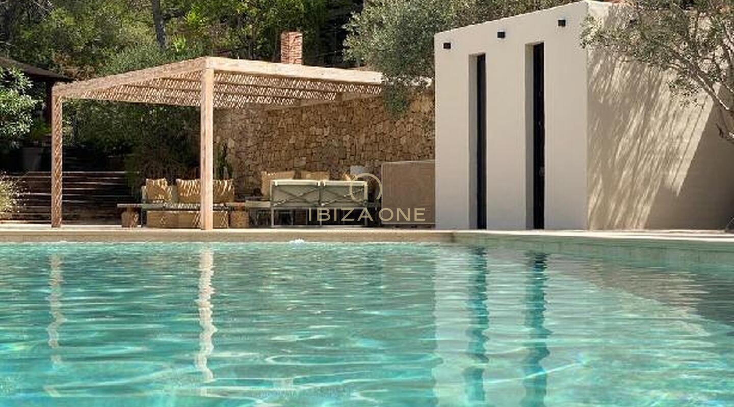 Stunning Mediterranean style villa with tourist license and amazing sea views for sale