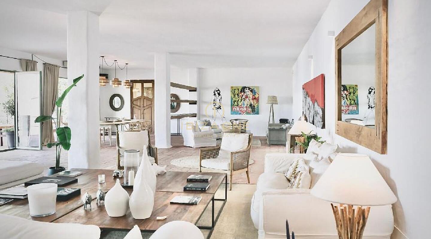 Stunning Mediterranean style villa with tourist license and amazing sea views for sale