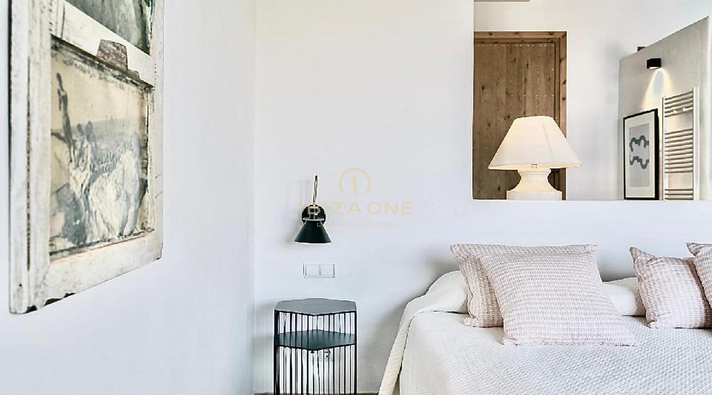 Stunning Mediterranean style villa with tourist license and amazing sea views for sale