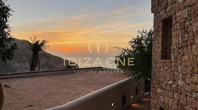 Prachtige villa in mediterrane stijl met toeristenvergunning en geweldig uitzicht op zee te koop