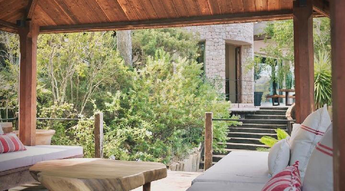 Stunning Mediterranean style villa with tourist license and amazing sea views for sale
