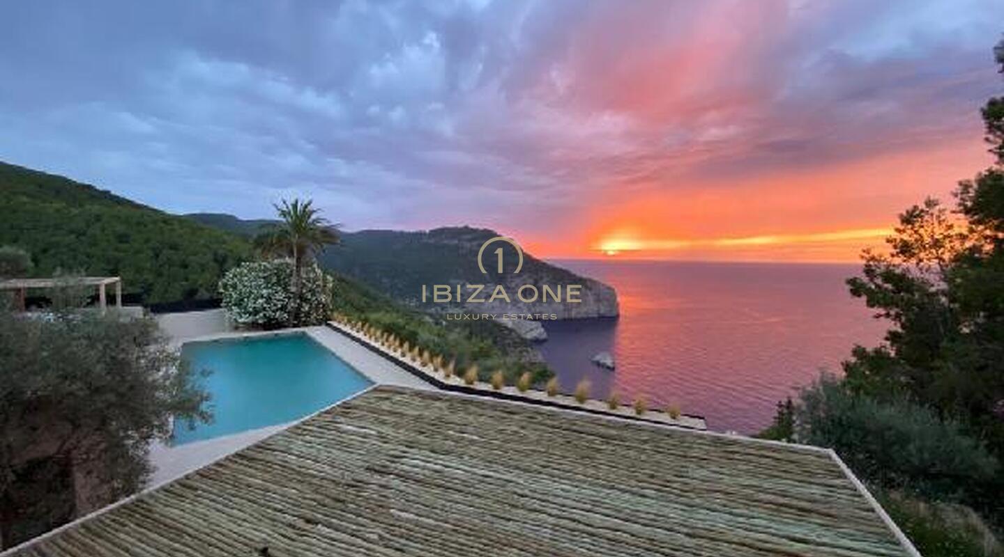Splendida villa in stile mediterraneo con licenza turistica e splendida vista sul mare in vendita