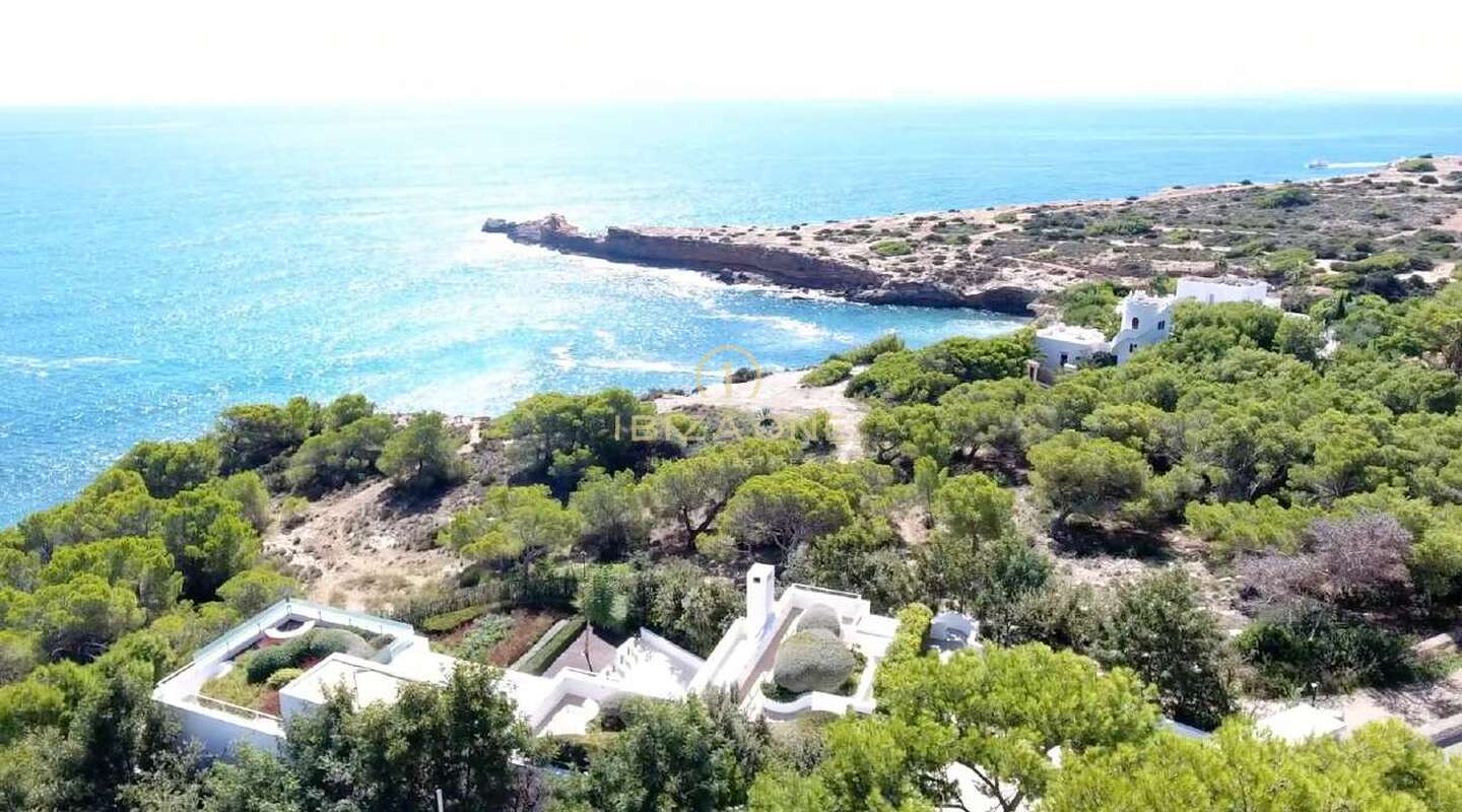 Villa de luxe moderne en première ligne de mer à vendre