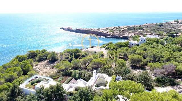 Villa de luxe moderne en première ligne de mer à vendre