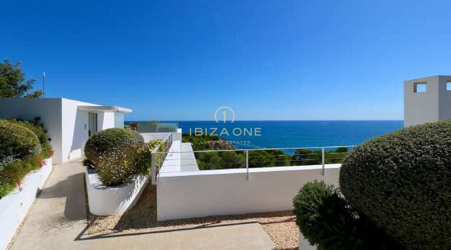 Villa de luxe moderne en première ligne de mer à vendre