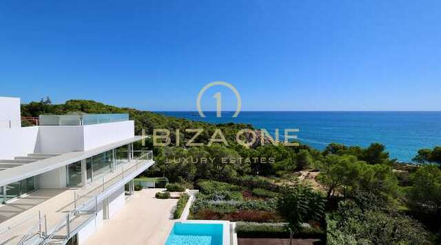 Villa de luxe moderne en première ligne de mer à vendre