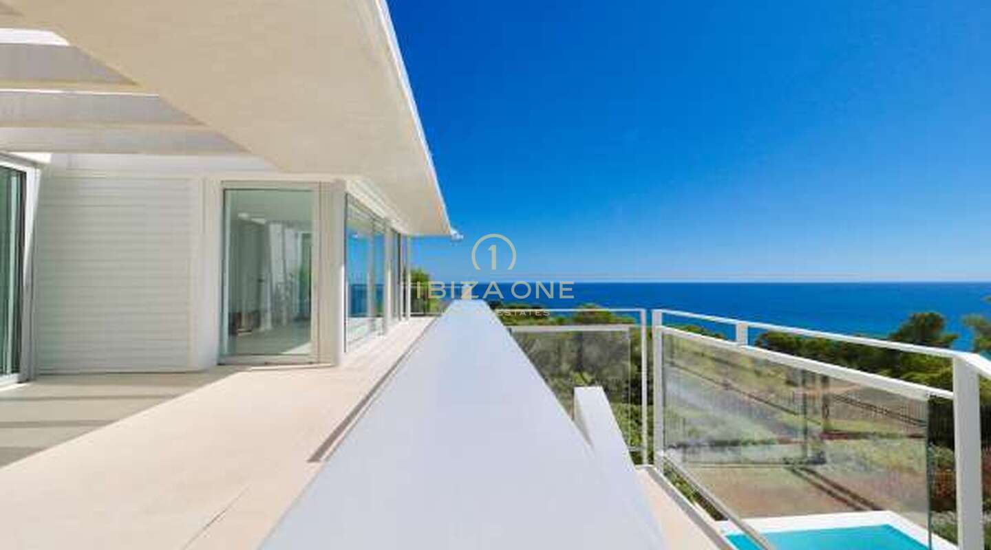 Modern luxury sea frontline villa for sale
