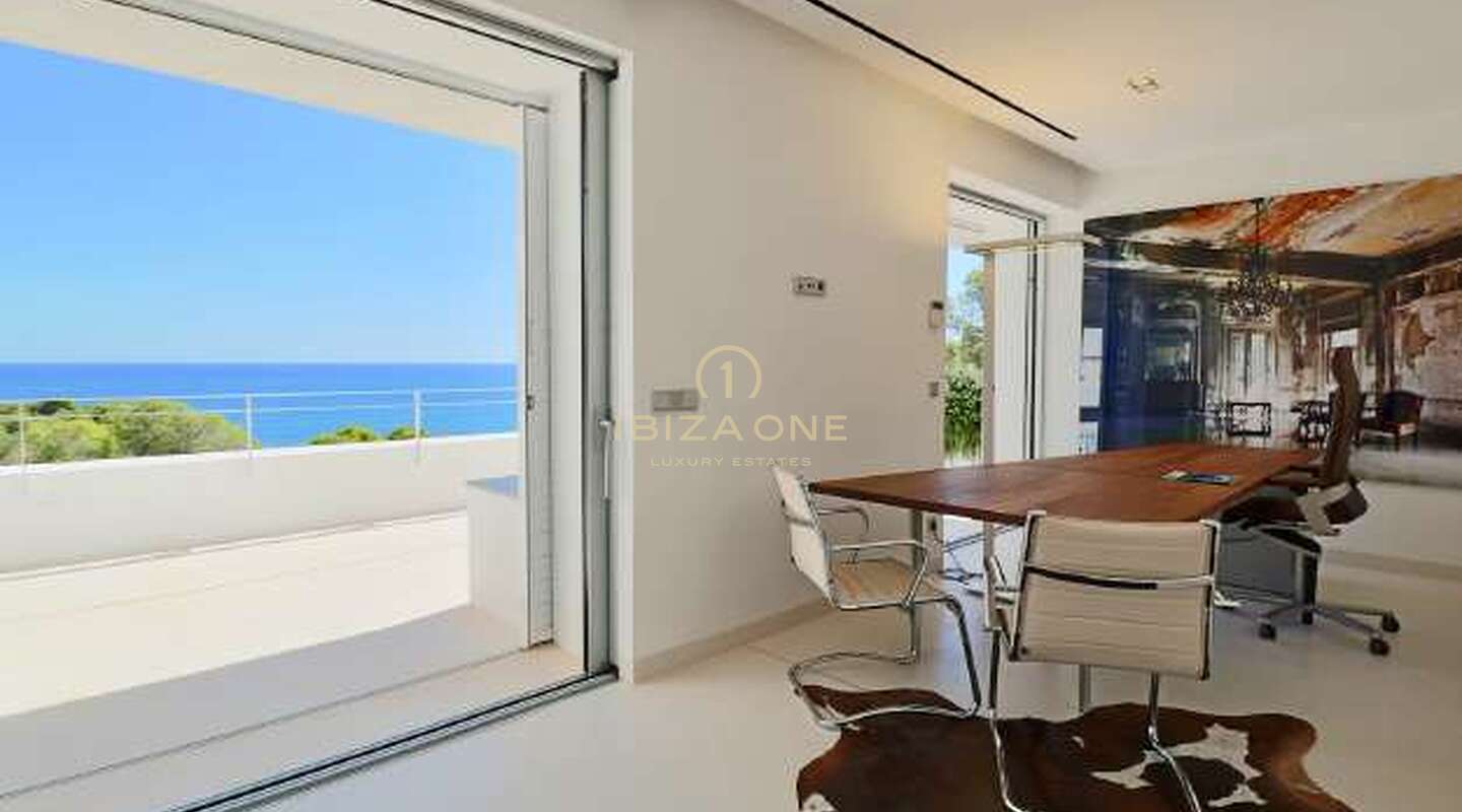 Villa de luxe moderne en première ligne de mer à vendre