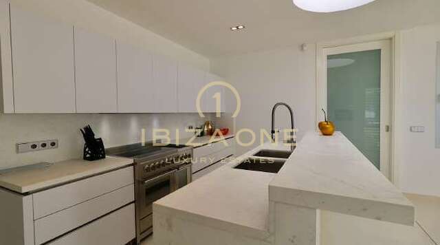 Villa de luxe moderne en première ligne de mer à vendre