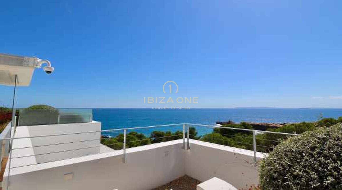 Villa de luxe moderne en première ligne de mer à vendre