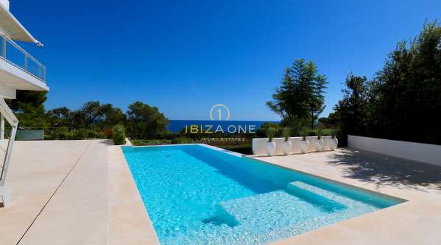Villa de luxe moderne en première ligne de mer à vendre