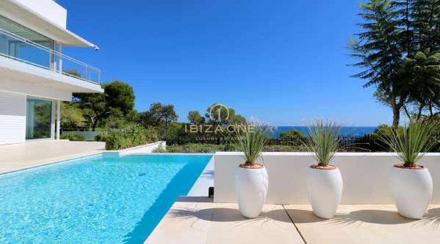 Modern luxury sea frontline villa for sale