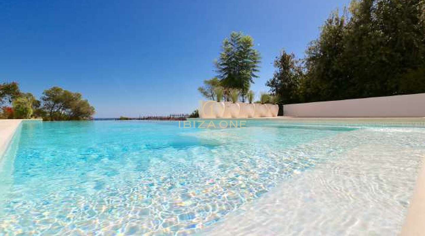Modern luxury sea frontline villa for sale
