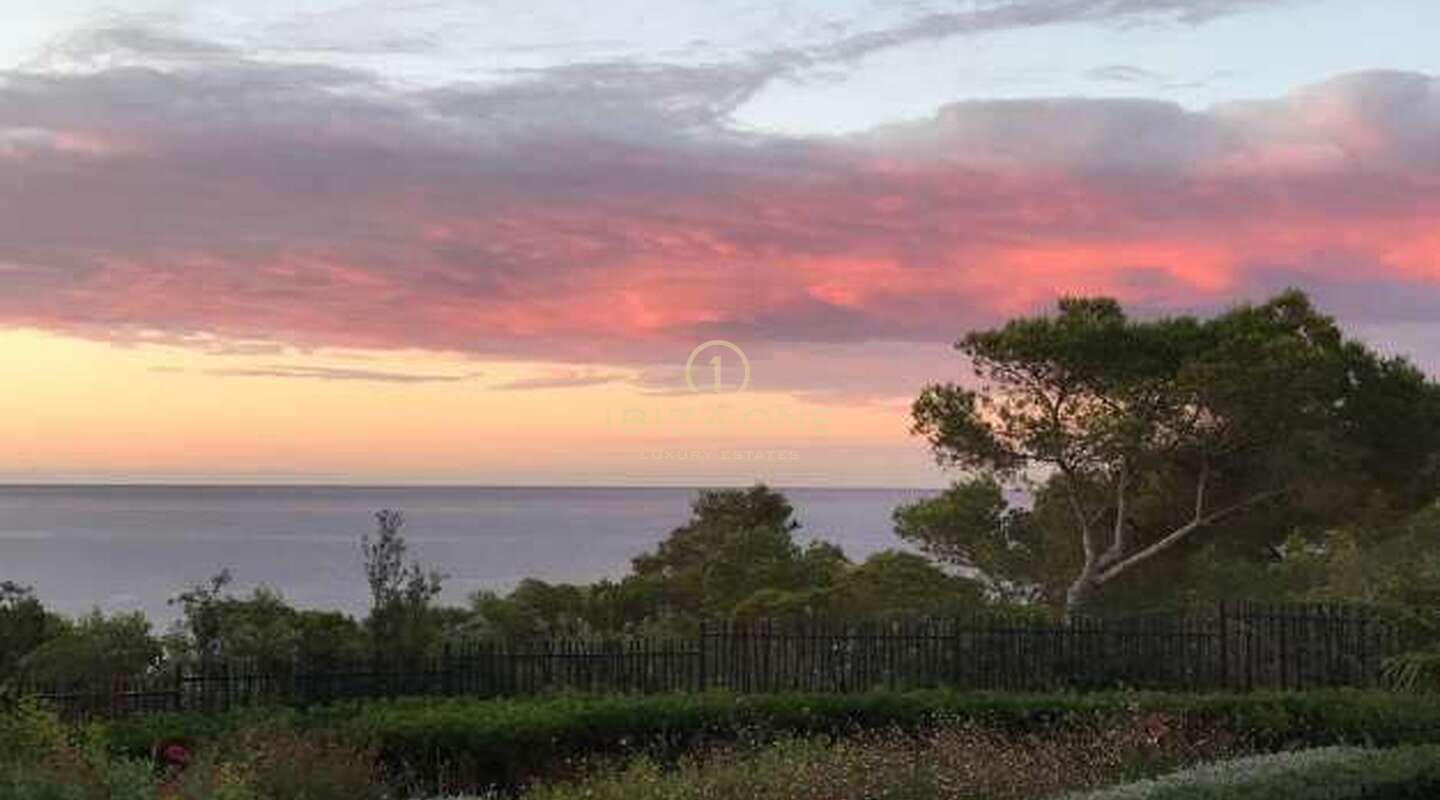 Villa de luxe moderne en première ligne de mer à vendre
