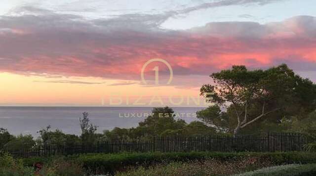 Villa de luxe moderne en première ligne de mer à vendre