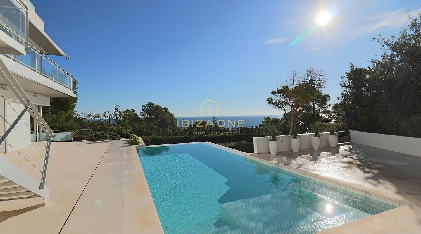 Villa de luxe moderne en première ligne de mer à vendre