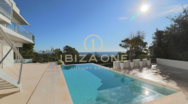 Villa de luxe moderne en première ligne de mer à vendre