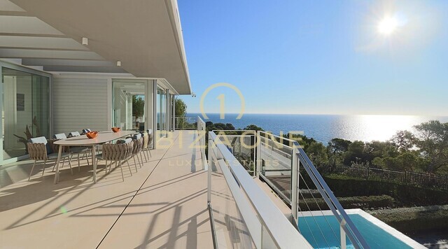 Modern luxury sea frontline villa for sale