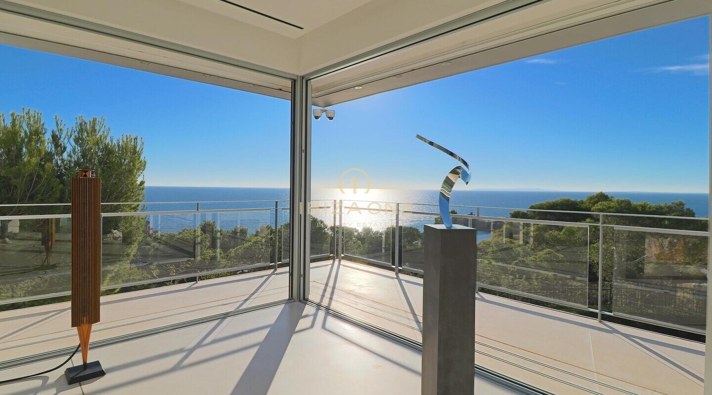 Villa de luxe moderne en première ligne de mer à vendre
