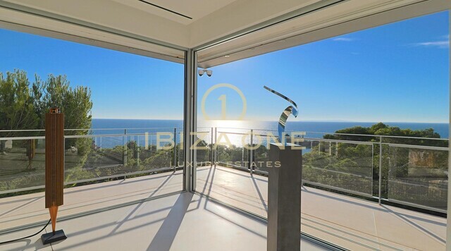 Villa de luxe moderne en première ligne de mer à vendre