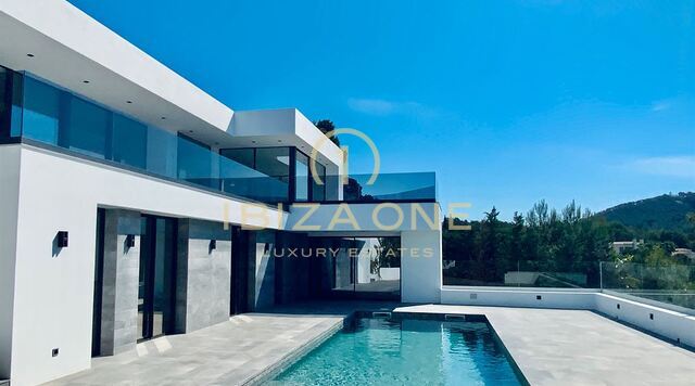 فيلا حديثة بسيطة في Can Furnet مطلة على البحر و Dalt Vila للبيع