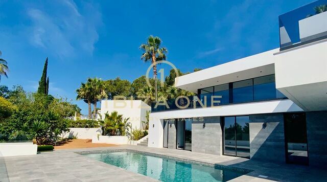 Modern minimalist villa  in Can Furnet with sea and Dalt Vila views for sale