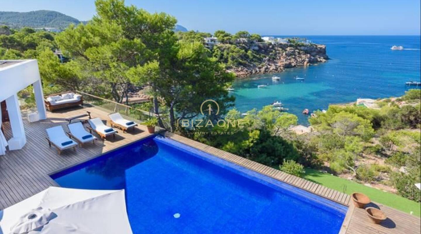 Propiedad en primera línea de mar con 3 casas independientes y acceso al mar en venta, Ibiza - villas de lujo frente al mar en venta, Ibiza - casas de lujo sobre el agua en venta, Ibiza - Propiedad en primera línea de mar con 3 casas independientes y acceso al mar en alquiler, Ibiza - villas de lujo frente al mar en alquiler, Ibiza - casas de lujo sobre el agua en alquiler, Ibiza -